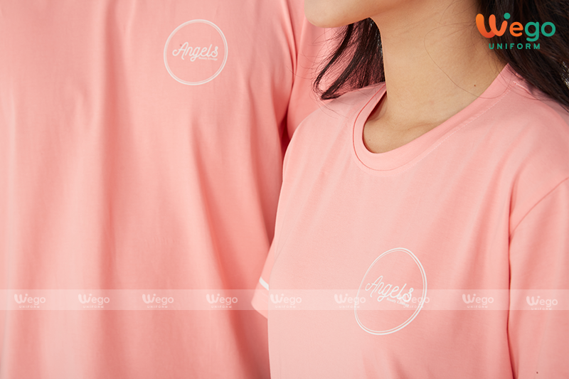 Áo phông đồng phục Dynamic Uniform màu hồng cận logo