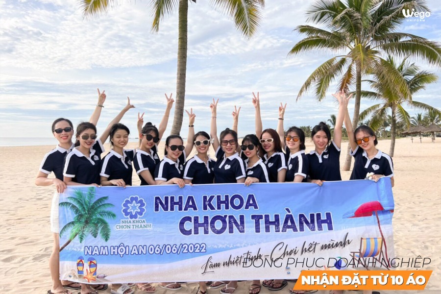 dong phuc du lich bien